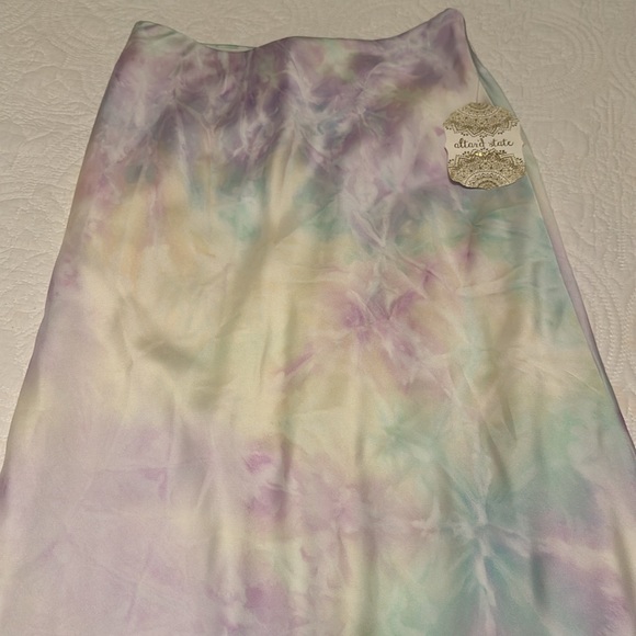 NWT Altar’d State Double Lined Tie Dye Satin Midi Skirt in Rainbow Multi Size XS - Picture 11 of 11